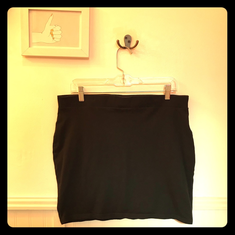 H&M DIVIDED black knit mini skirt sz large